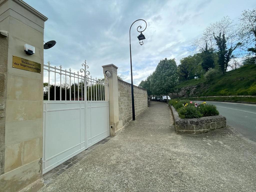 Chaleureux Studio Niche Devant Le Chateau D'Auvers Sur Oise Auvers-sur-Oise Bagian luar foto